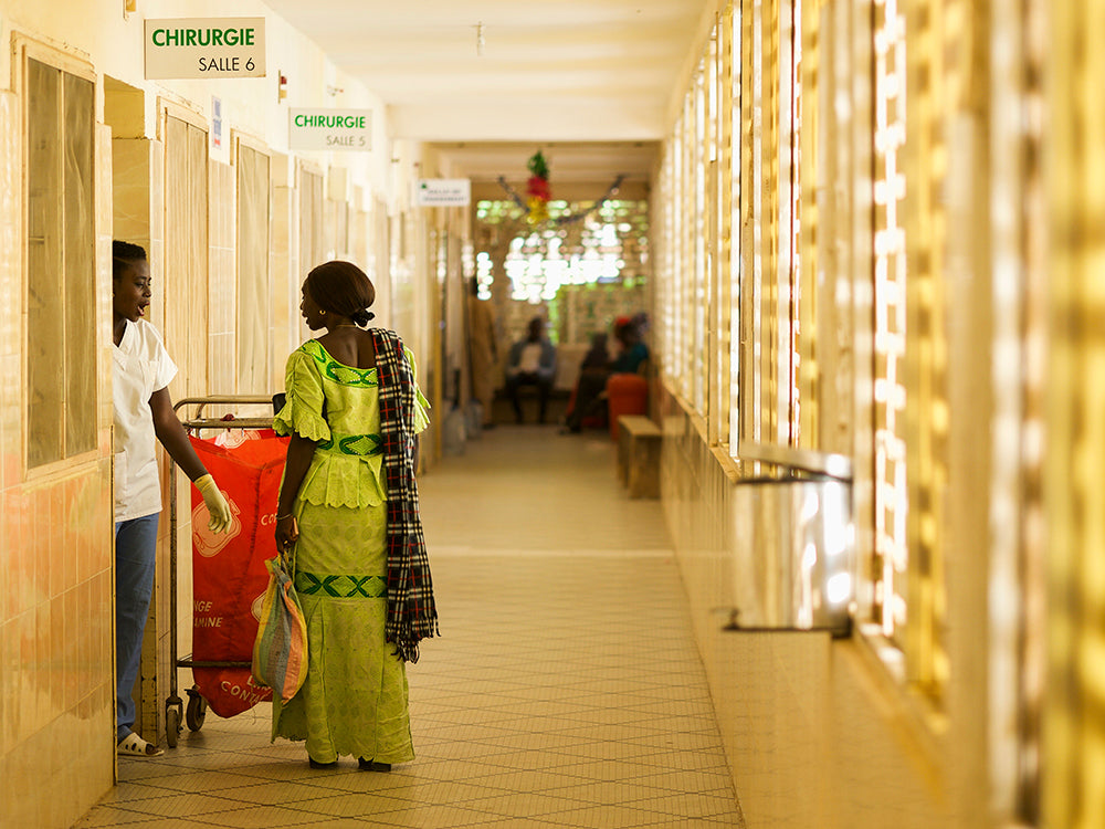 Photo Woman in corridor